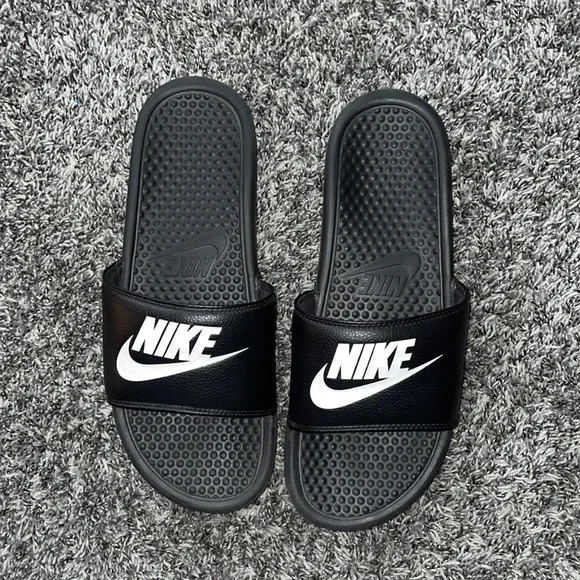 Black Nike slides - Picture 1 of 3